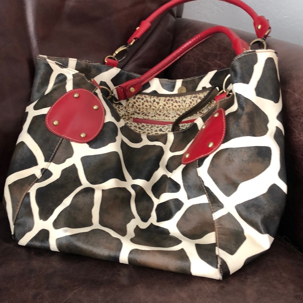 Fun Giraffe Print Tote EUC